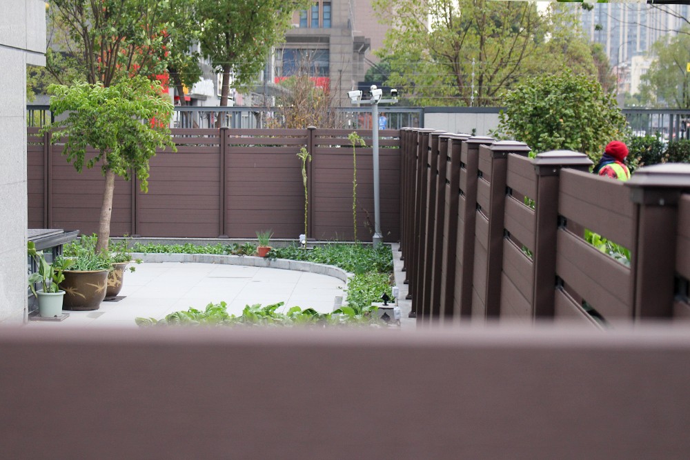 Home Graden made by moisture proof wpc fencing